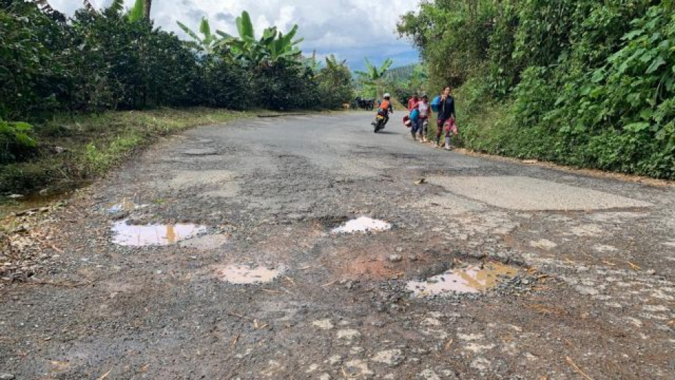 Los huecos de la vía entre Anserma y Risaralda son de cuidado para los conductores. Los huecos de la vía entre Anserma y Risaralda son de cuidado para los conductores.