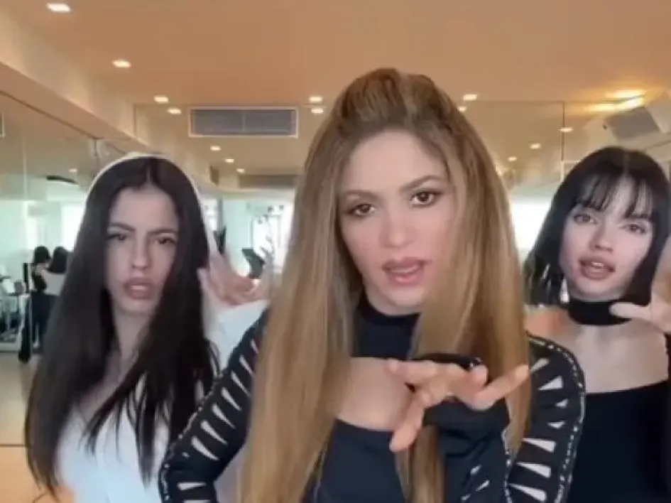 Shakira con Bella Dose. Shakira con Bella Dose.