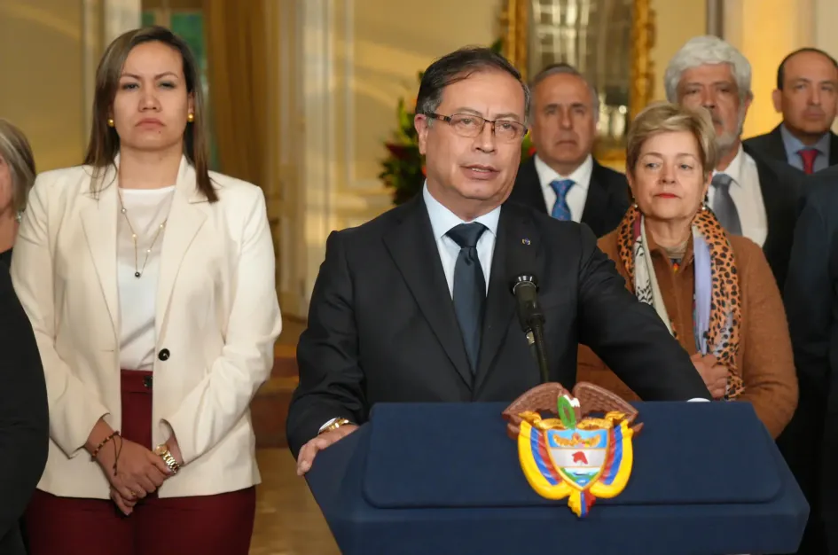 La imagen de Carolina Corcho, ministra de Salud, al lado del presidente Petro, una señal inequívoca del respaldo del presidente a su funcionaria. La imagen de Carolina Corcho, ministra de Salud, al lado del presidente Petro, una señal inequívoca del respaldo del presidente a su funcionaria.