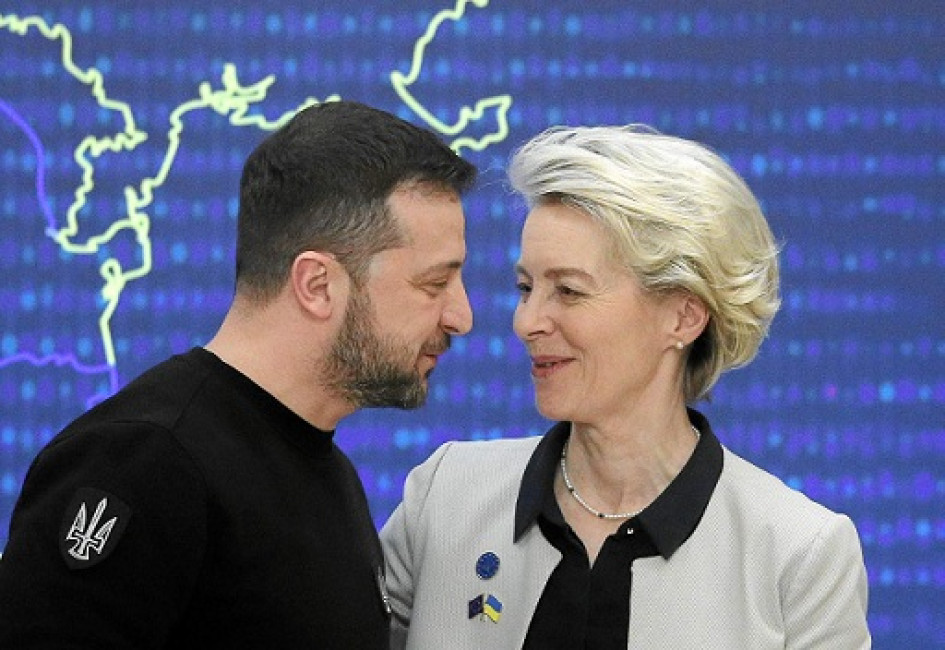 Foto | EFE | LA PATRIA El presidente de Ucrania, Volodímir Zelensky, y la presidenta de la Comisión Europea, Ursula von der Leyen, durante la cumbre en Kiev. Foto | EFE | LA PATRIA El presidente de Ucrania, Volodímir Zelensky, y la presidenta de la Comisión Europea, Ursula von der Leyen, durante la cumbre en Kiev.