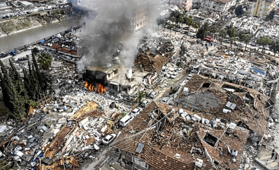 Foto | EFE | LA PATRIA Vista desde un dron de un gran número de edificios colapsados a causa del potente terremoto que azotó el lunes el sureste de Turquía. Foto | EFE | LA PATRIA Vista desde un dron de un gran número de edificios colapsados a causa del potente terremoto que azotó el lunes el sureste de Turquía.