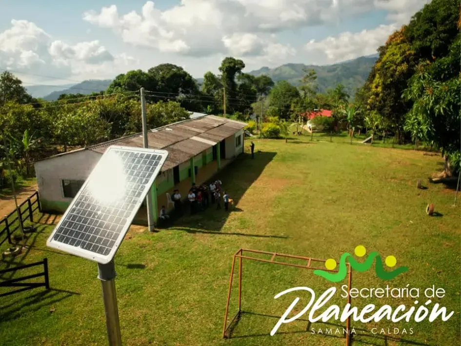 La Junta de Acción Comunal, la Alcaldía de Samaná e Isagén trabajaron unidas con el propósito de llevar energía solar a la vereda Pekín, en el oriente caldense. La Junta de Acción Comunal, la Alcaldía de Samaná e Isagén trabajaron unidas con el propósito de llevar energía solar a la vereda Pekín, en el oriente caldense.