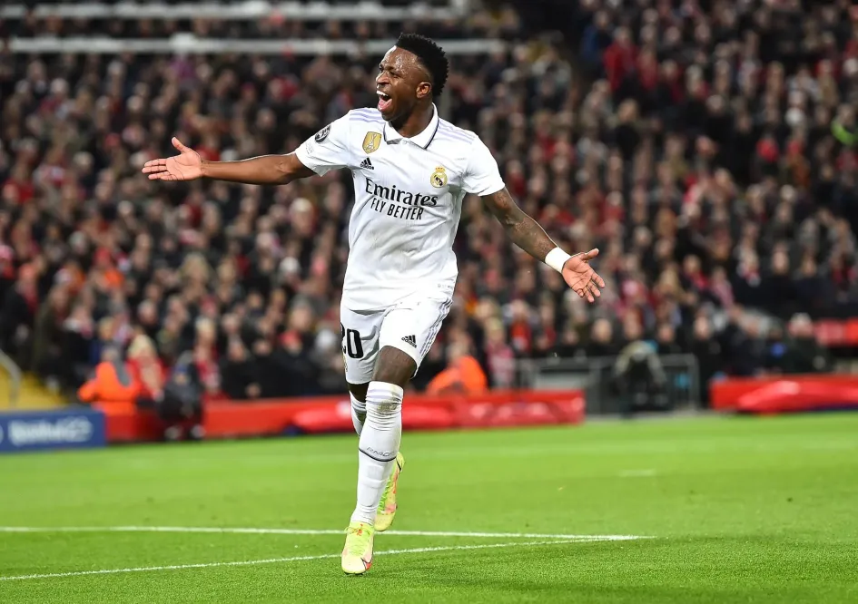 Vinicius Junior del Real Madrid celebra después de marcar su segundo gol durante la Liga de Campeones de la UEFA, octavos de final, partido de ida ante el Liverpool FC en Liverpool, Gran Bretaña. Vinicius Junior del Real Madrid celebra después de marcar su segundo gol durante la Liga de Campeones de la UEFA, octavos de final, partido de ida ante el Liverpool FC en Liverpool, Gran Bretaña.