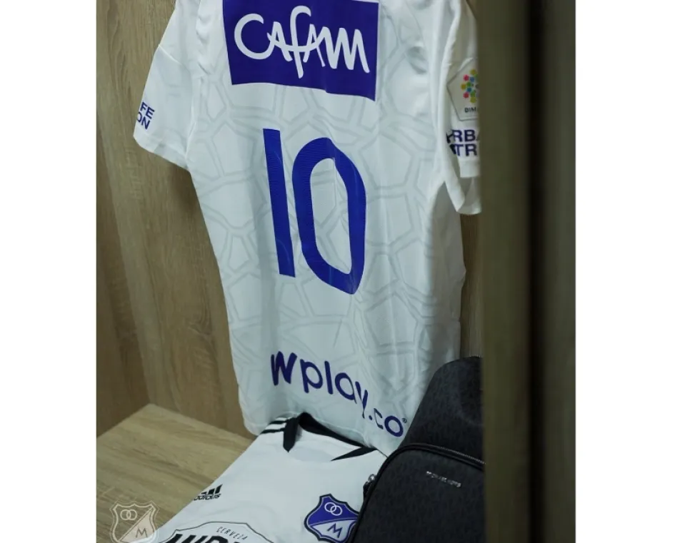 Esta es la camiseta de Daniel Cataño, de Millonarios, jugador al que agredió el hincha del Deportes Tolima. Esta es la camiseta de Daniel Cataño, de Millonarios, jugador al que agredió el hincha del Deportes Tolima.