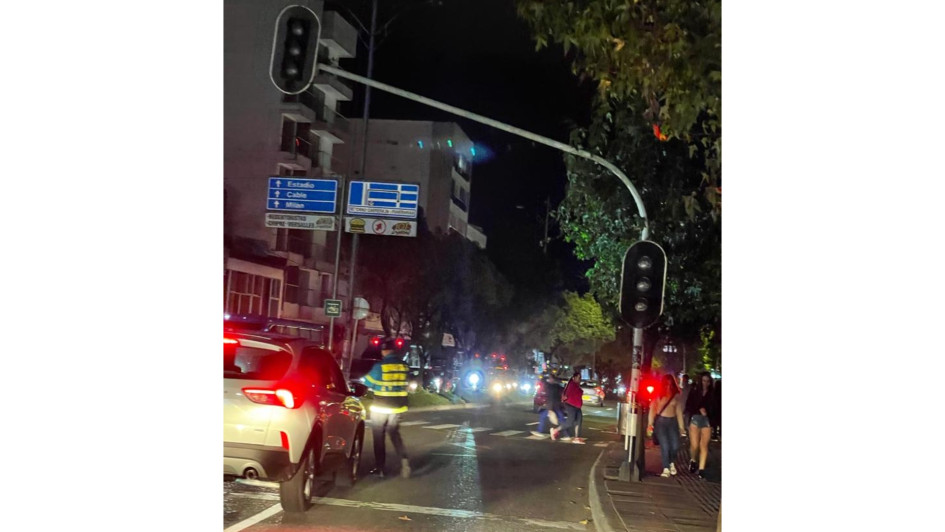 En el sector de Plaza 51, sobre la avenida Santander, autoridades de tránsito regulan la movilidad de la ciudad. En el sector de Plaza 51, sobre la avenida Santander, autoridades de tránsito regulan la movilidad de la ciudad.
