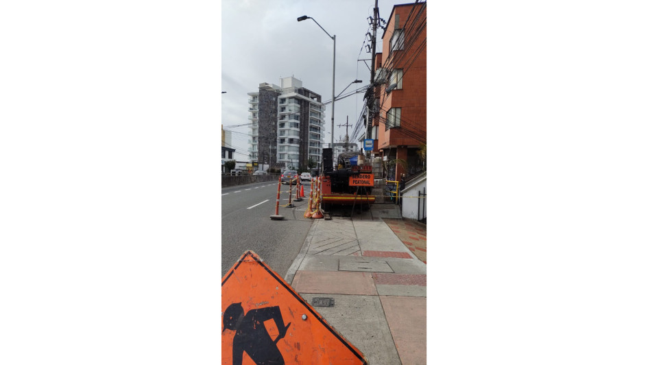 La maquinaria que estaba realizando el arreglo sobre la avenida Santander. La maquinaria que estaba realizando el arreglo sobre la avenida Santander.