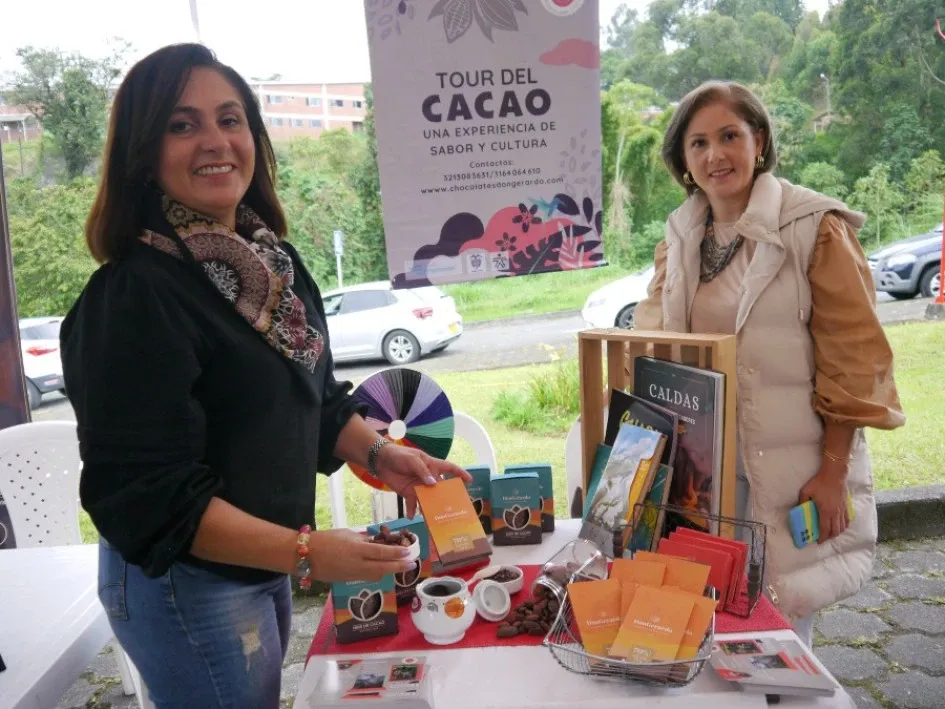 La finca Don Gerardo está ubicada en Victoria (Caldas) y oferta un tour del chocolate, en el que lo turistas pueden observar la siembra, cosecha, beneficio y cómo transforman el grano en chocolate de mesa. Tour del cacao