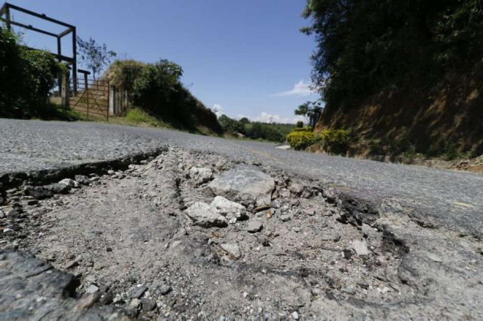 Este hueco está ubicado en La Cabaña antes de llegar a la sede principal del colegio de esa vereda. Este hueco está ubicado en La Cabaña antes de llegar a la sede principal del colegio de esa vereda.
