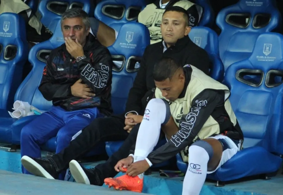 Diego Corredor (c), el técnico saliente del Once Caldas; Fernando Dortti, actual gerente deportivo, será asistente técnico encargado. Once Caldas