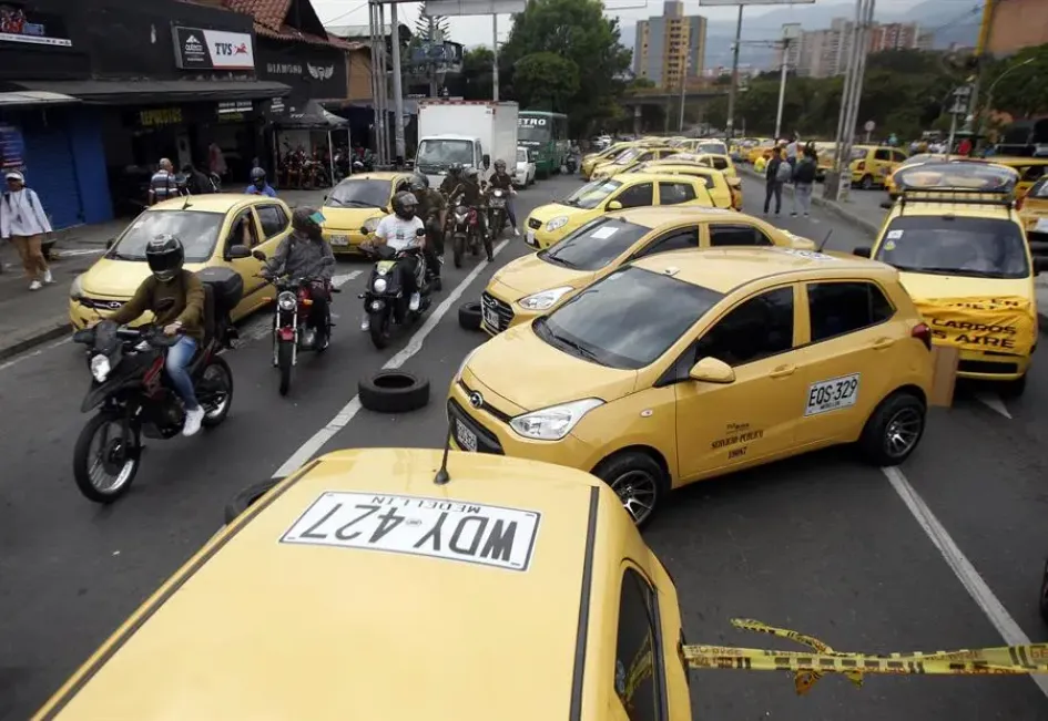 Protesta de taxistas en Medellín. Protesta de taxistas en Medellín.