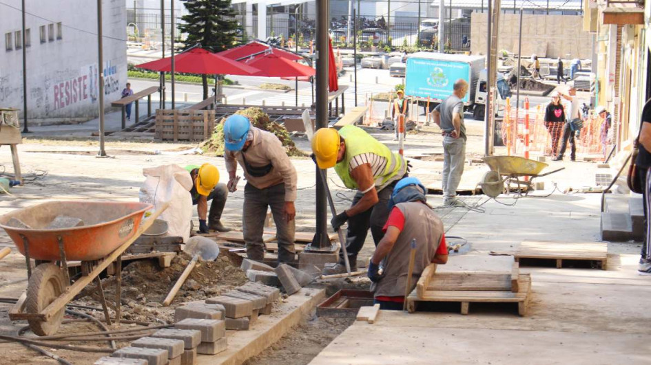 Foto | Luis Fernando Trejos | LA PATRIA En el bulevar de la 48 todavía se adelantan trabajos. Foto | Luis Fernando Trejos | LA PATRIA En el bulevar de la 48 todavía se adelantan trabajos.