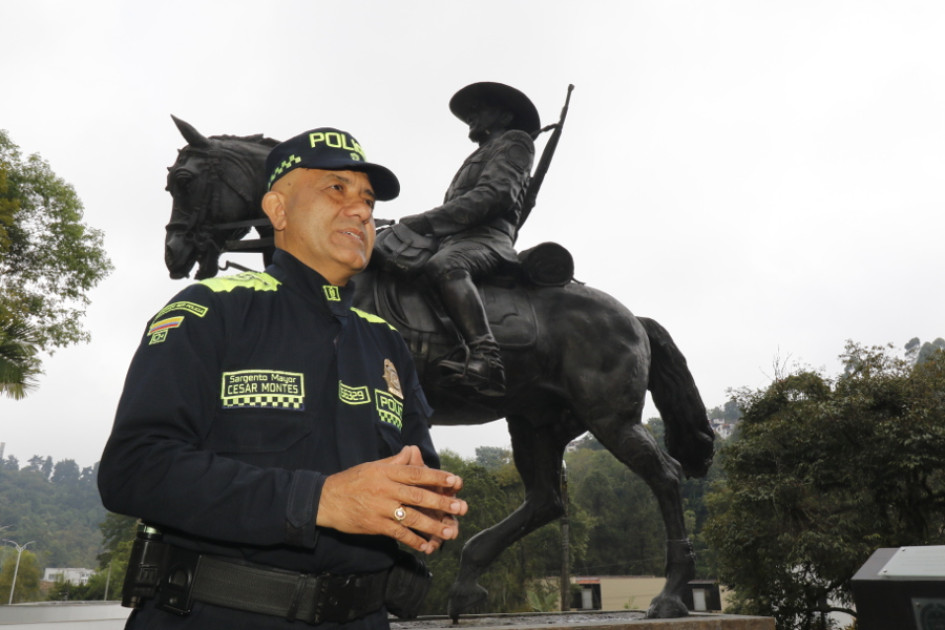 El sargento primero César Augusto Montes Parra es el último en ostentar este rango en el Eje Cafetero. El sargento primero César Augusto Montes Parra es el último en ostentar este rango en el Eje Cafetero.