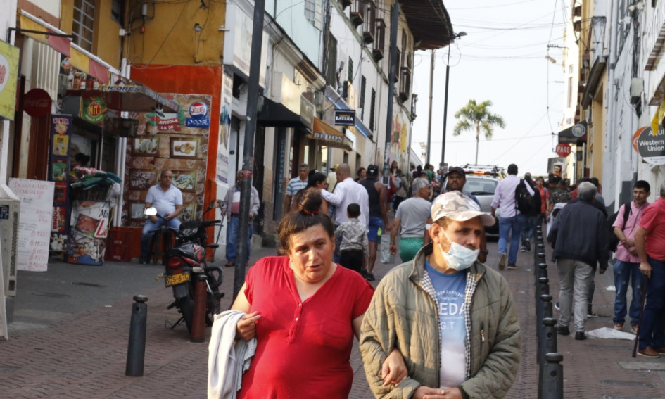 La calle 30, cerca al Parque Caldas, es uno de los sectores más populares del Centro de Manizales. En el lugar los visitantes pueden encontrar comida rápida, almacenes de ropa, abundancias e incluso bares, tabernas y un hotel. Es puro comercio. La calle 30, cerca al Parque Caldas, es uno de los sectores más populares del Centro de Manizales. En el lugar los visitantes pueden encontrar comida rápida, almacenes de ropa, abundancias e incluso bares, tabernas y un hotel. Es puro comercio.
