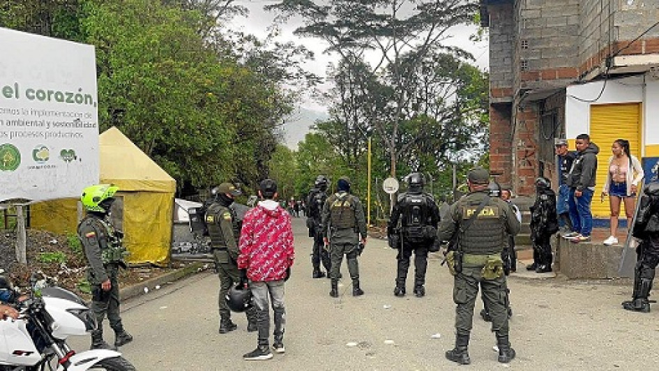 La Policía y el Ejército despejaron las vías en el Bajo Cauca antioqueño y Sur de Córdoba. La Policía y el Ejército despejaron las vías en el Bajo Cauca antioqueño y Sur de Córdoba.