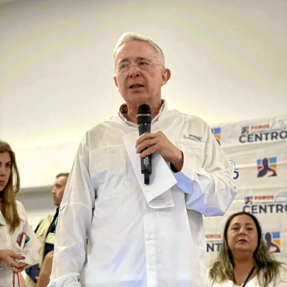 Foto | Centro Democrático | LA PATRIA Álvaro Uribe hizo la aclaración en un mitín en Florencia (Caquetá). Foto | Centro Democrático | LA PATRIA Álvaro Uribe hizo la aclaración en un mitín en Florencia (Caquetá).