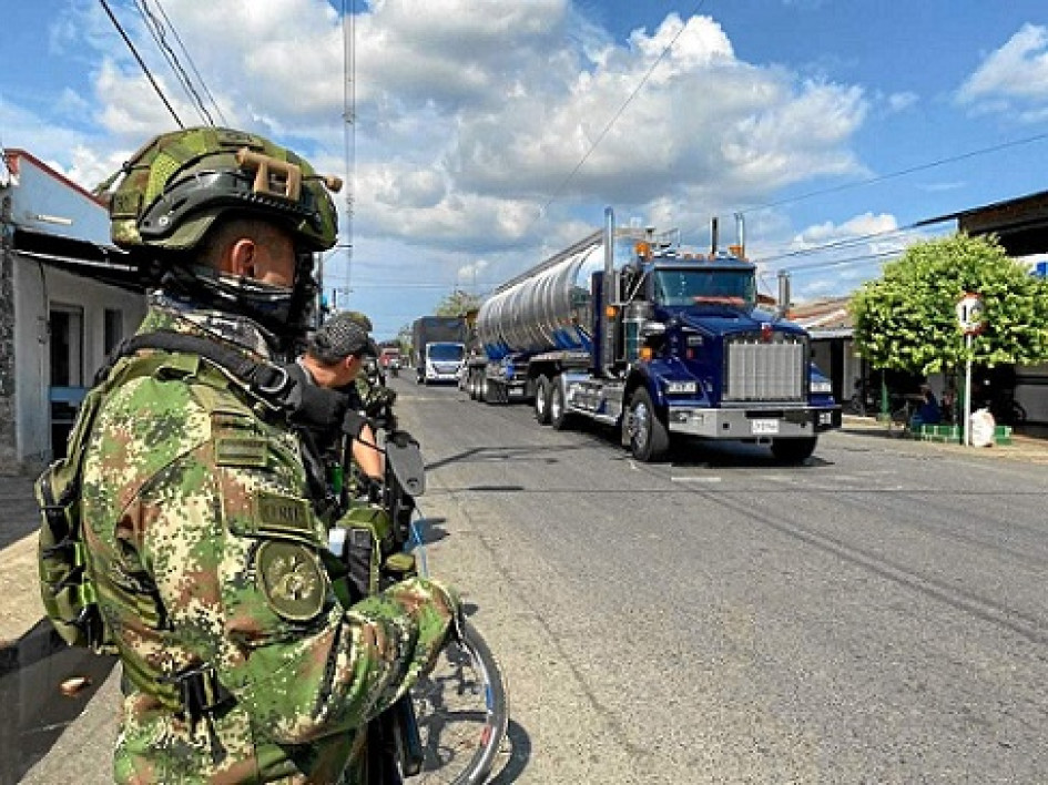 Foto | @mindefensa| LA PATRIA 12 mil efectivos del Ejército y de la Policía vigilan la vía al mar entre Antioquia y Córdoba. Foto | @mindefensa| LA PATRIA 12 mil efectivos del Ejército y de la Policía vigilan la vía al mar entre Antioquia y Córdoba.
