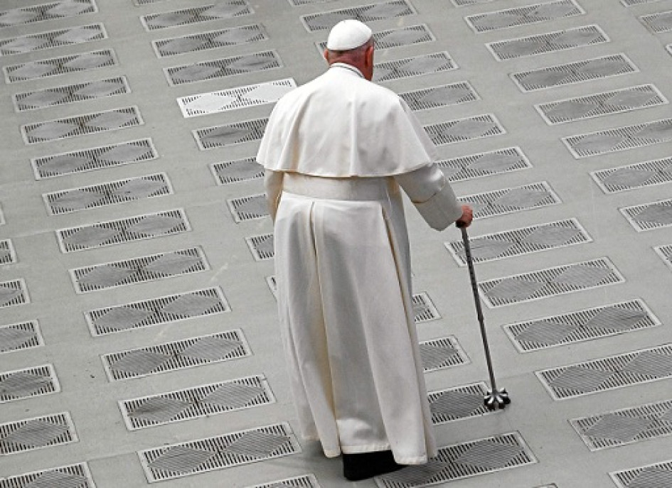 El papa Francisco es hospitalizado antes de la Semana Santa que comienza el domingo. El papa Francisco es hospitalizado antes de la Semana Santa que comienza el domingo.