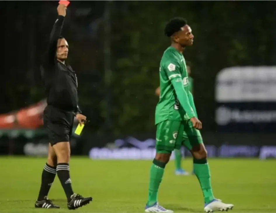 Juan Pablo Alba, el árbitro que fue noticia el pasado fin de semana por sus siete expulsiones en el empate 0-0 de La Equidad y Unión Magdalena. Fútbol colombiano