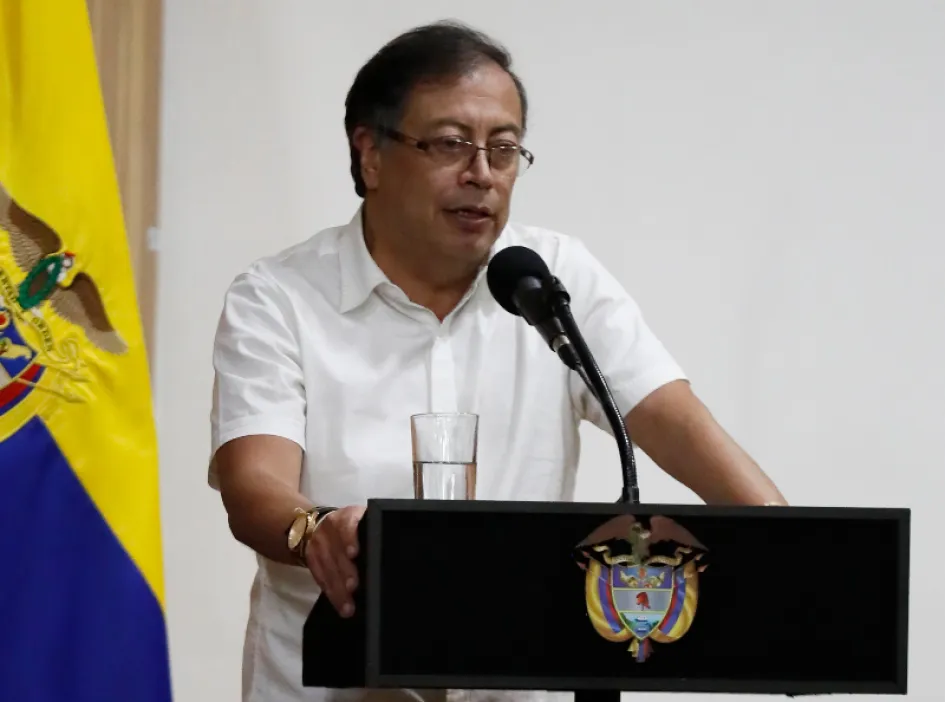 El presidente de Colombia, Gustavo Petro, la semana pasada durante la ceremonia de posesión de su nueva ministra de Educación, Aurora Vergara-Figueroa (fuera de cuadro), en Quibdó, departamento de Chocó. El presidente de Colombia, Gustavo Petro, la semana pasada durante la ceremonia de posesión de su nueva ministra de Educación, Aurora Vergara-Figueroa (fuera de cuadro), en Quibdó, departamento de Chocó.