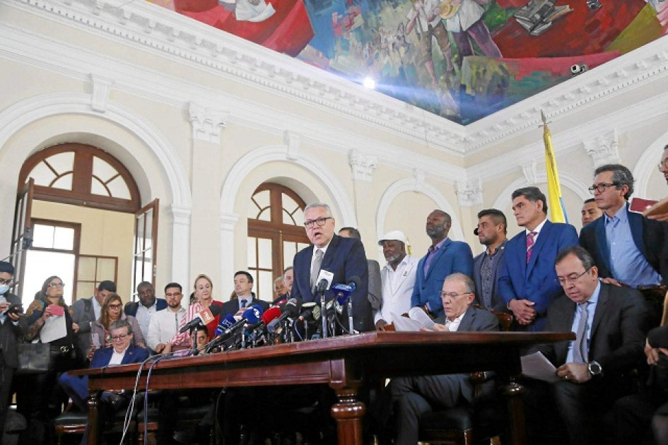Foto | Senado.gov | LA PATRIA Néstor Osuna, ministro de Justicia, al radicar el proyecto expresó: “Este contiene una oferta generosa por parte del Estado colombiano a esas estructuras criminales de alto impacto". Foto | Senado.gov | LA PATRIA Néstor Osuna, ministro de Justicia, al radicar el proyecto expresó: “Este contiene una oferta generosa por parte del Estado colombiano a esas estructuras criminales de alto impacto".