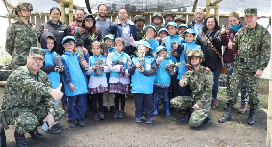 Fotos | Cortesía Harry Gallego | LA PATRIA Los participantes de la jornada de siembra de frailejones el martes en el cerro Gualí. Fotos | Cortesía Harry Gallego | LA PATRIA Los participantes de la jornada de siembra de frailejones el martes en el cerro Gualí.