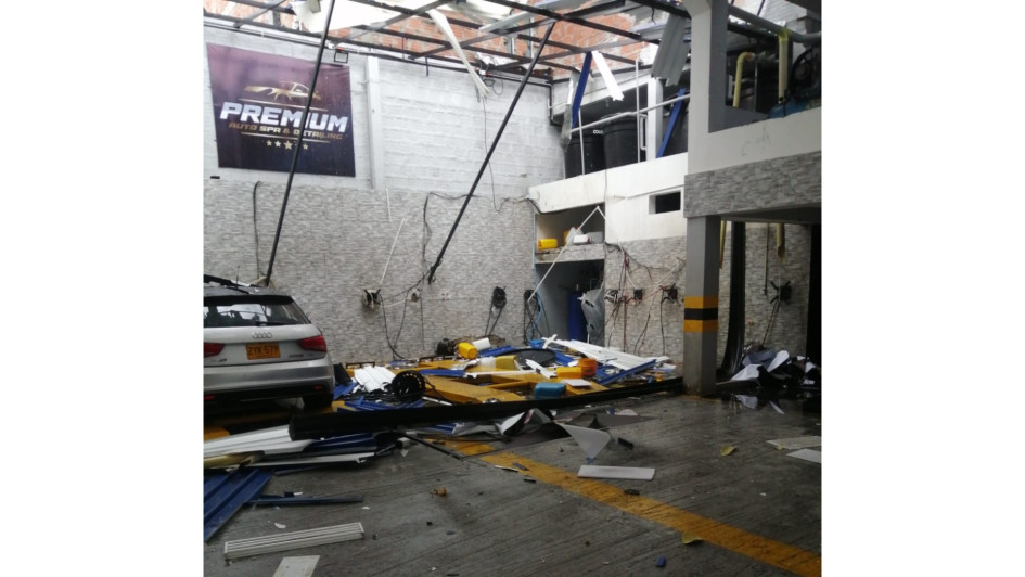 Así quedó el lavadero Premium tras el estallido, registrado sobre las 9:30 a.m. de este viernes. Así quedó el lavadero Premium tras el estallido, registrado sobre las 9:30 a.m. de este viernes.