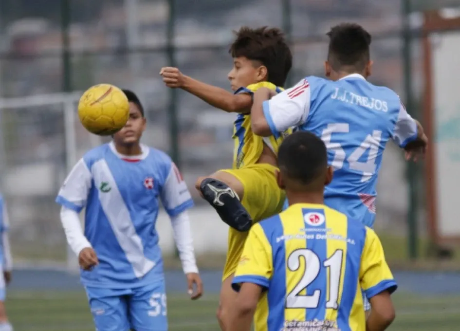 En el Juzgado Cuarto Penal Municipal se dirimirá el reclamo que Corcade le hace a la Liga Caldense de Fútbol por el Chiquifútbol o Chiquiprofesionales. Hay una tutela en trámite. Fútbol caldense