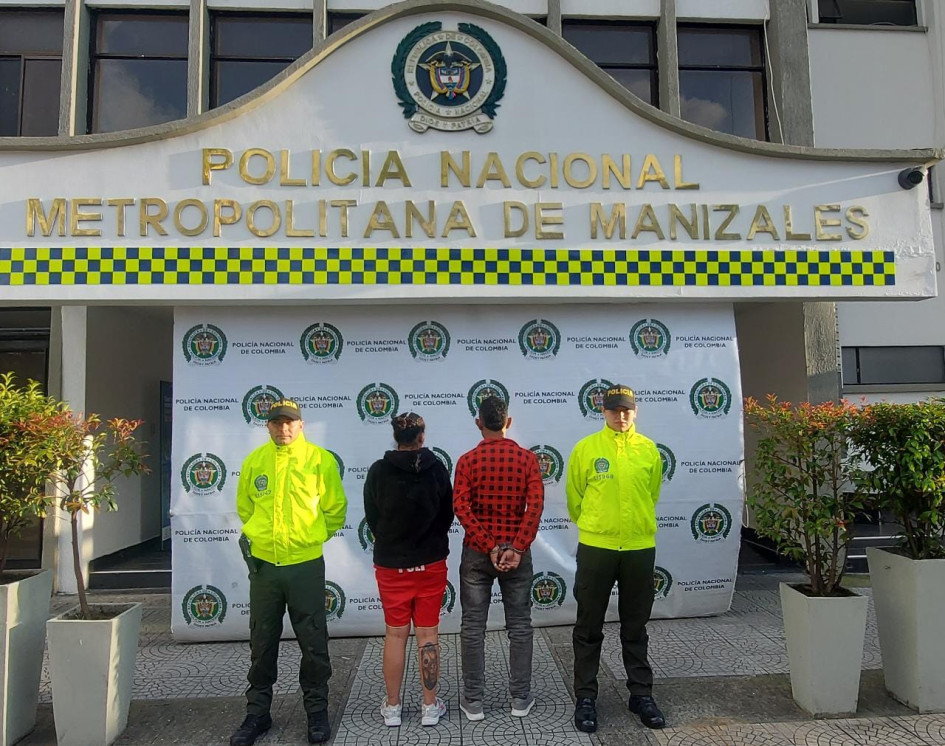 Los indiciados fueron identificados como Zapata y Estefany. Fueron capturados en Solferino por actos cometidos en Palermo. Los indiciados fueron identificados como Zapata y Estefany. Fueron capturados en Solferino por actos cometidos en Palermo.
