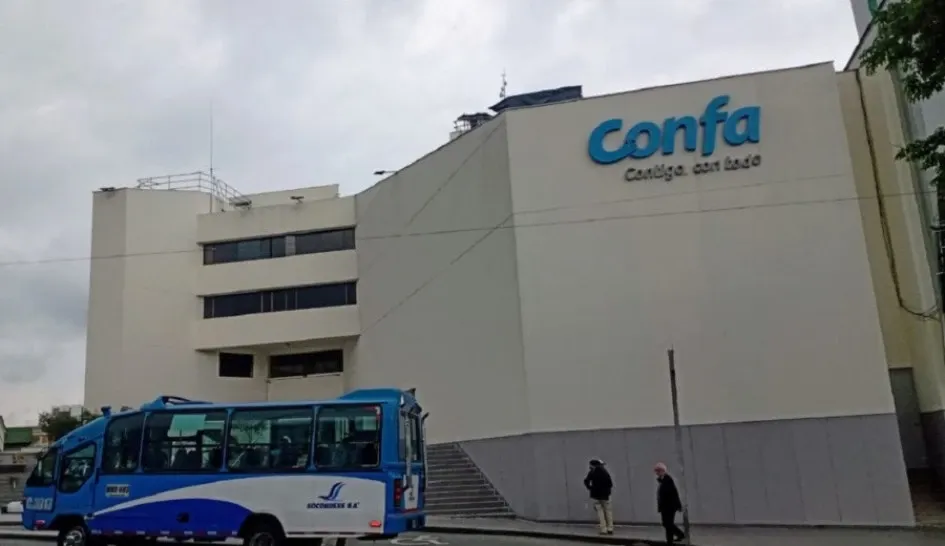 Ayer se efectuó asamblea de Confa. Para el director de Confa, Juan Eduardo Zuluaga Perna, el informe fue muy positivo, ya que se siguió creciendo en esas líneas estratégicas de la caja, con la meta de mantener una dinámica especial este año, aunque sí reconoció que habrá una leve desaceleración, ante el menor dinamismo de la economía y la incertidumbre política del país.
