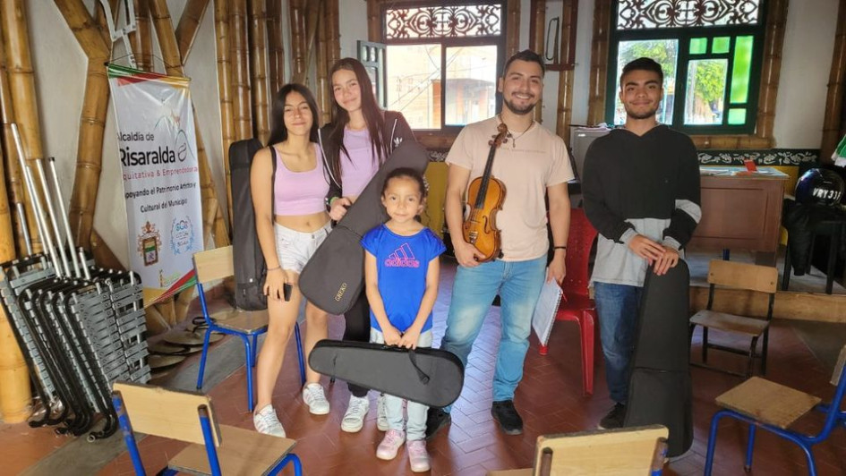 En Risaralda se inició el programa de capacitación para aprender a tocar varios instrumentos musicales. En Risaralda se inició el programa de capacitación para aprender a tocar varios instrumentos musicales.