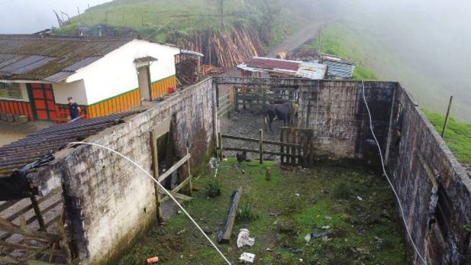 Puerto Buñuelo es un paraje en el camino de Pensilvania a los corregimientos de Arboleda o de Pueblo Nuevo, en el oriente de Caldas, en el límite con Antioquia. Puerto Buñuelo es un paraje en el camino de Pensilvania a los corregimientos de Arboleda o de Pueblo Nuevo, en el oriente de Caldas, en el límite con Antioquia.