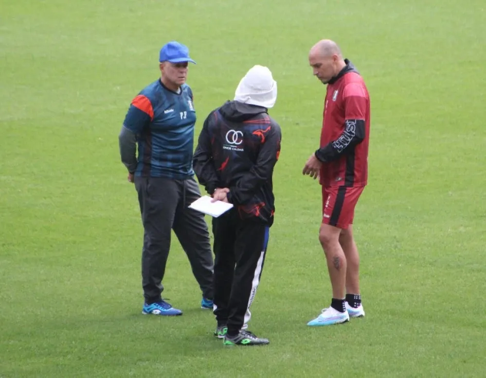 Pedro Sarmiento (técnico), Hernán Darío Herrera (asistente) y Andrés Felipe Correa (capitán), tres valores importantes para el clásico 216 de hoy entre Once Caldas y Pereira. Once Caldas