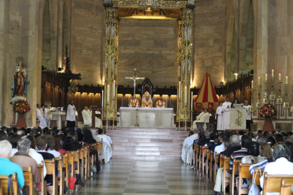 Ayer se realizó la Misa Crismal con la asistencia de los sacerdotes de la Arquidiócesis. Fue presidida por el arzobispo de Manizales, monseñor José Miguel Gómez, previo al inicio de la Semana Santa. Ayer se realizó la Misa Crismal con la asistencia de los sacerdotes de la Arquidiócesis. Fue presidida por el arzobispo de Manizales, monseñor José Miguel Gómez, previo al inicio de la Semana Santa.