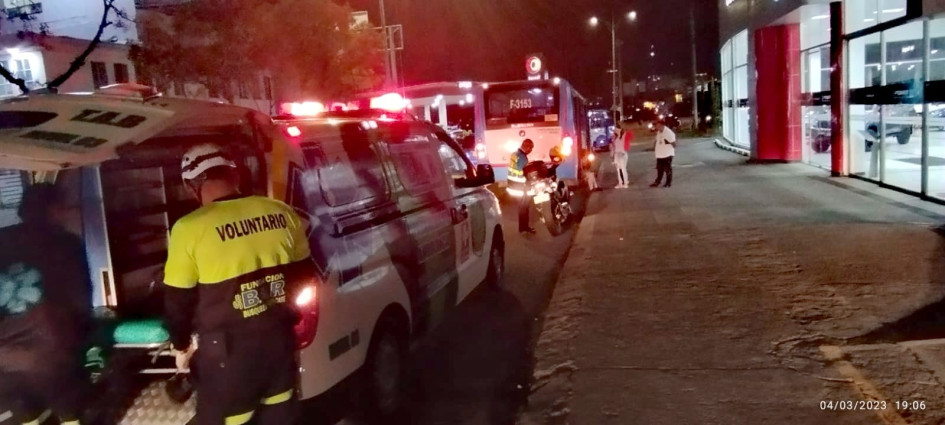 El accidente ocurrió en la avenida Santander con calle 39 de la capital caldense. El accidente ocurrió en la avenida Santander con calle 39 de la capital caldense.