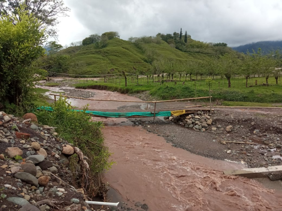 La quebrada Grande, en Supía, registra una creciente súbita y amenaza inundaciones. La quebrada Grande, en Supía, registra una creciente súbita y amenaza inundaciones.