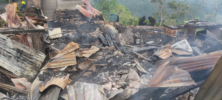 Así quedaron las casas tras la conflagración iniciada sobre las 4:00 p.m. de este jueves. Así quedaron las casas tras la conflagración iniciada sobre las 4:00 p.m. de este jueves.