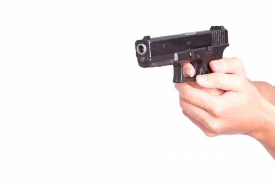Dos disparos tienen al hombre entre la vida y la muerte. Dos disparos tienen al hombre entre la vida y la muerte.