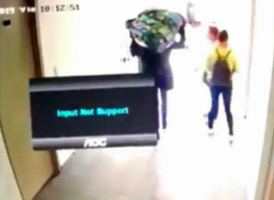 Imagen registrada en las cámaras del edificio.