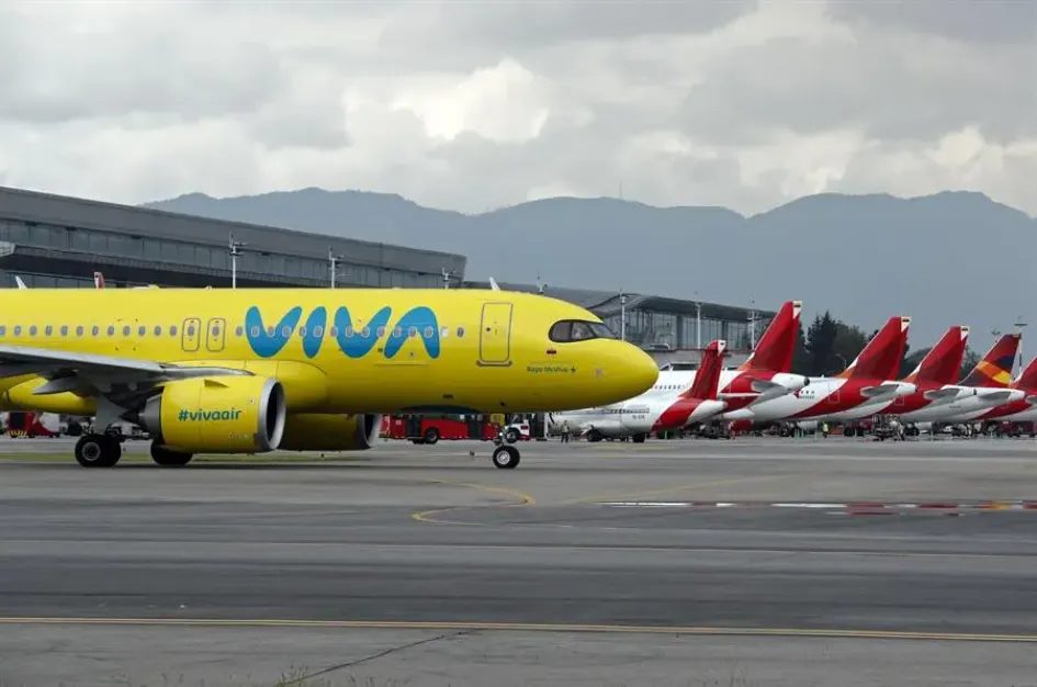 avión de Viva Air Avión de la aerolínea Viva Air, en el Aeropuerto El Dorado, en Bogotá (Colombia).
