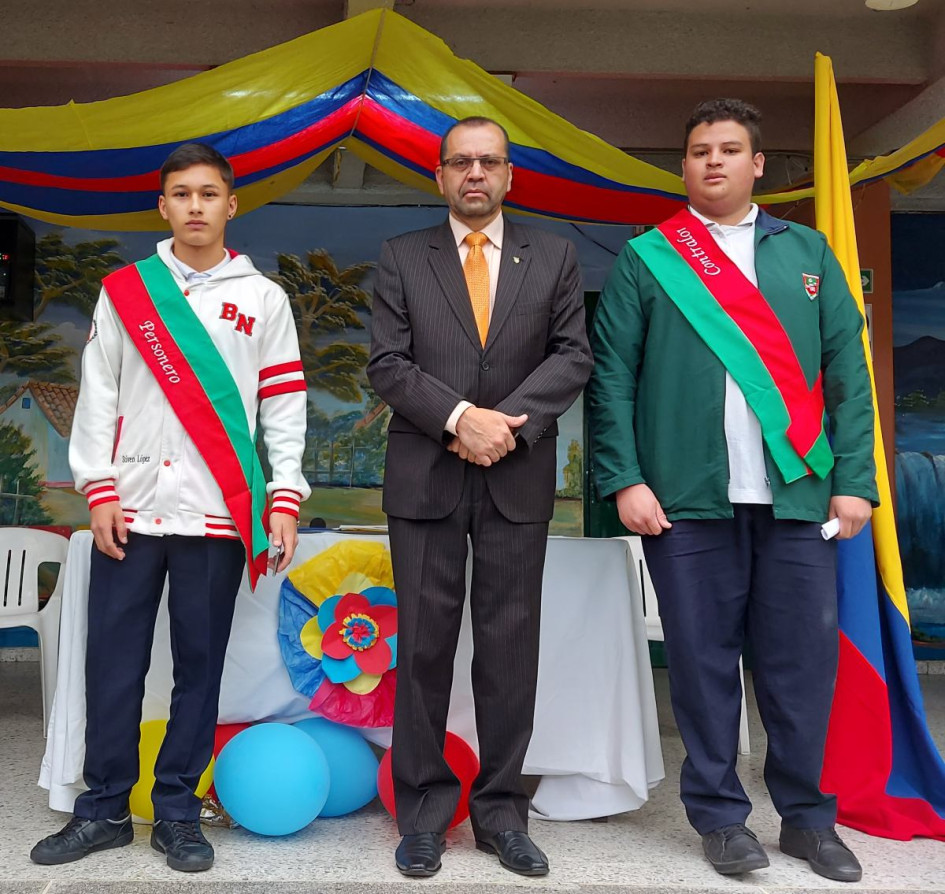 Personero estudiantil, Darwin Andrés Moncada; rector, José Duván González, y Jaime Andres Flórez, contralor estudiantil. Personero estudiantil, Darwin Andrés Moncada; rector, José Duván González, y Jaime Andres Flórez, contralor estudiantil.