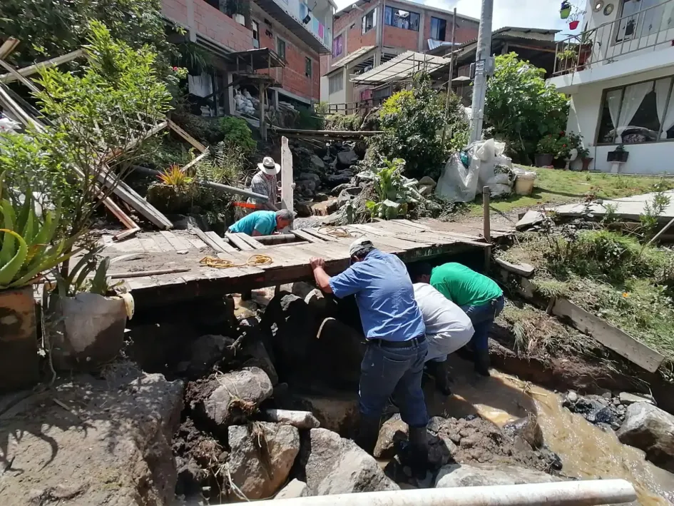 La quebrada que se desbordó ayer en Gallinazo (Villamaría). La quebrada que se desbordó ayer en Gallinazo (Villamaría).