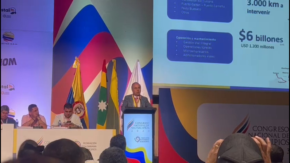 Guillermo Reyes, jefe de la cartera de Transporte, dijo que "por corrupción" se revisará si el proyecto va o no va. Guillermo Reyes, jefe de la cartera de Transporte, dijo que "por corrupción" se revisará si el proyecto va o no va.