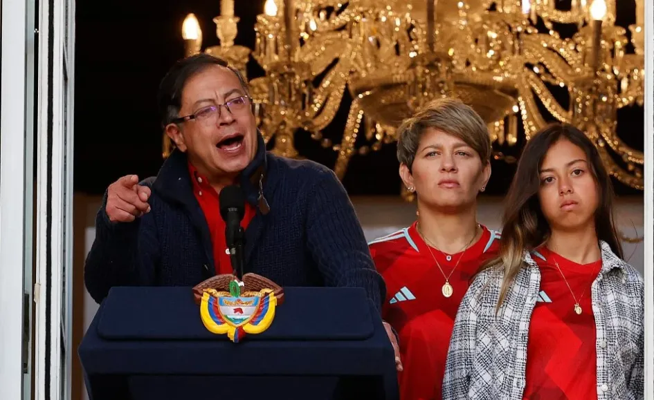 El presidente, Gustavo Petro, acompañado de su esposa, Verónica Alcocer, y de Antonella El presidente, Gustavo Petro, acompañado de su esposa, Verónica Alcocer, y de Antonella