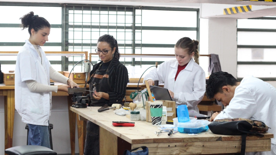 Taller de joyería en la Universidad Autónoma de Manizales Taller de joyería en la Universidad Autónoma de Manizales