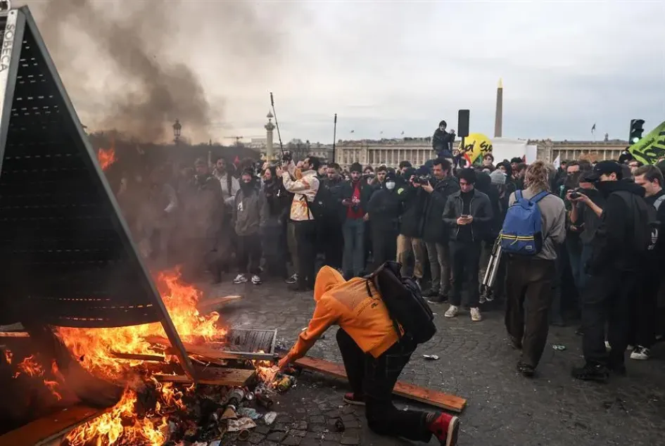 Protestas en París este jueves. Protestas en París este jueves.