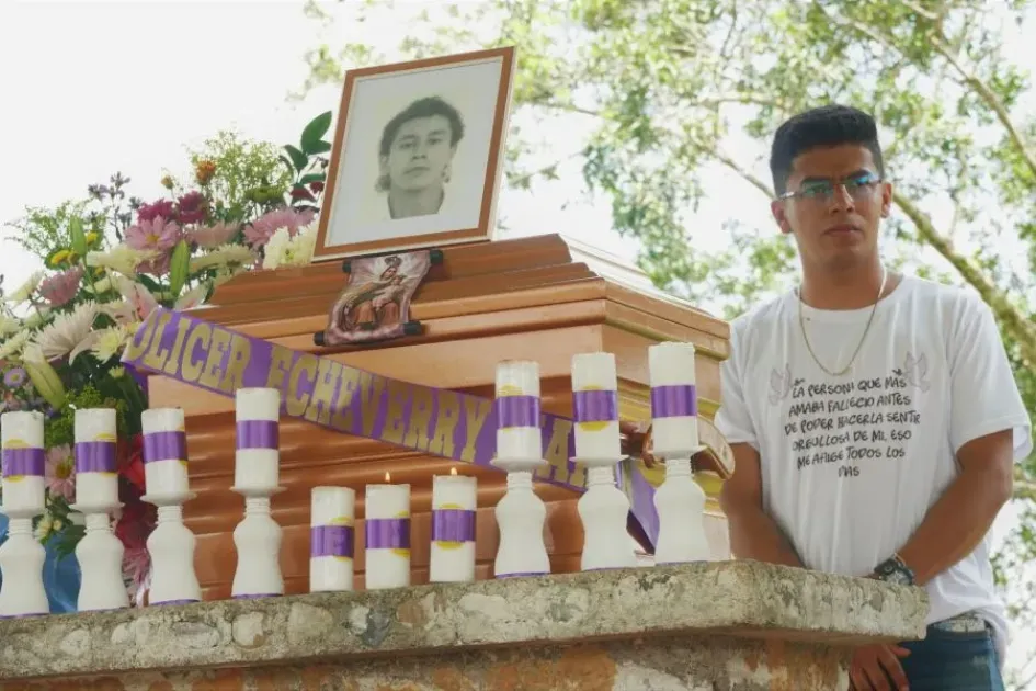 Uberney Echeverry, hijo de Olícer, pudo darle sepultura luego de 16 años de su muerte. Uberney Echeverry, hijo de Olícer, pudo darle sepultura luego de 16 años de su muerte.