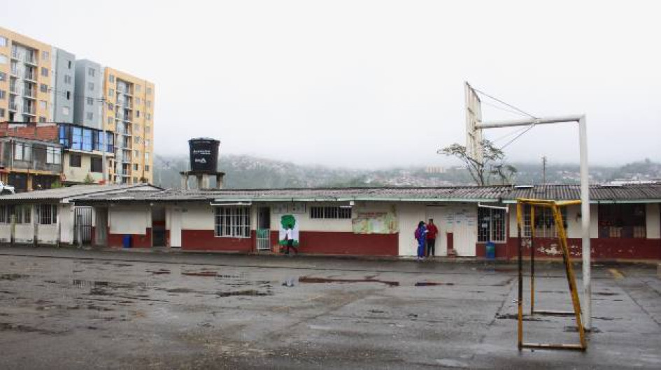 La nueva sede del colegio Gerardo Arias, de Villamaría, podrá atender a 1.450 estudiantes. La sede central, que no será intervenida, tiene capacidad para 1.500. Así las cosas la Institución podría acoger a 3.000 alumnos. La obra será en donde funciona la escuela Kennedy. La nueva sede del colegio Gerardo Arias, de Villamaría, podrá atender a 1.450 estudiantes. La sede central, que no será intervenida, tiene capacidad para 1.500. Así las cosas la Institución podría acoger a 3.000 alumnos. La obra será en donde funciona la escuela Kennedy.