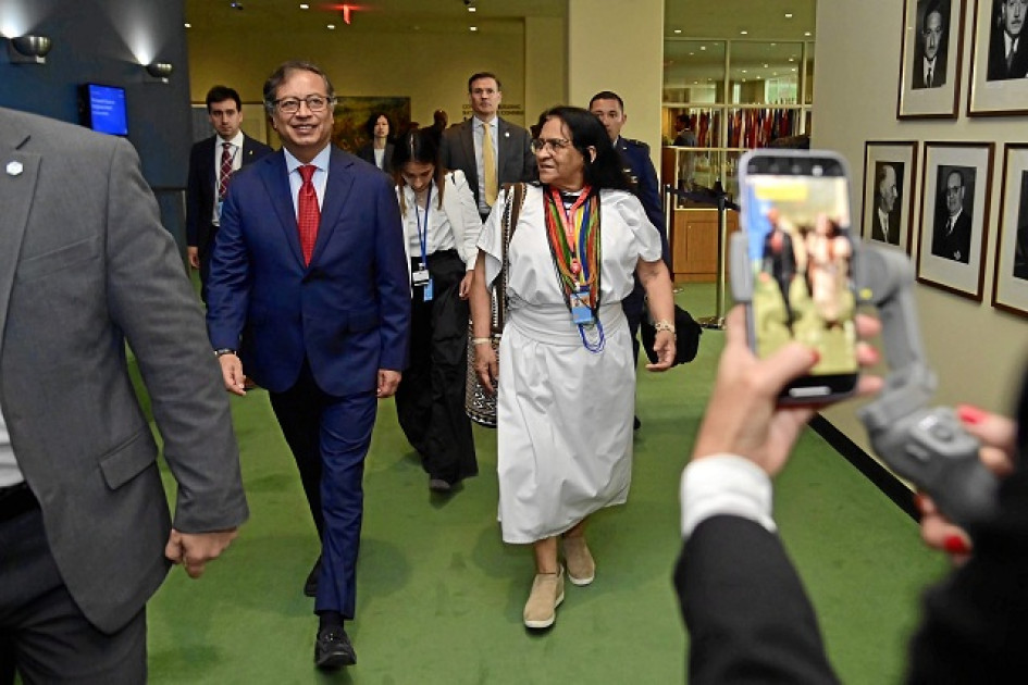 El presidente de Colombia, Gustavo Petro, aseguró ayer Nueva York que dialogará con su homólogo estadounidense, Joe Biden, sobre un posible levantamiento de las sanciones a Venezuela, un asunto que será eje central de la cumbre convocada por su Gobierno para la próxima semana en Bogotá. El presidente de Colombia, Gustavo Petro, aseguró ayer Nueva York que dialogará con su homólogo estadounidense, Joe Biden, sobre un posible levantamiento de las sanciones a Venezuela, un asunto que será eje central de la cumbre convocada por su Gobierno para la próxima semana en Bogotá.