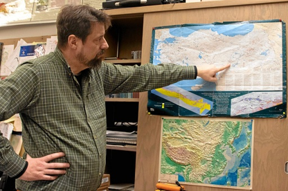Foto | EFE | LA PATRIA Eric Sandvol, profesor de geología de la Universidad de Missouri (EE.UU.) y experto sismólogo. Foto | EFE | LA PATRIA Eric Sandvol, profesor de geología de la Universidad de Missouri (EE.UU.) y experto sismólogo.
