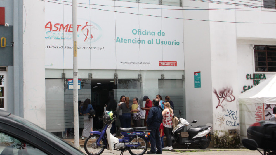 Las filas, al exterior de la entidad, molestan a los usuarios. Se quejan, además, de que los ponen a esperar mucho tiempo. Asmet Salud